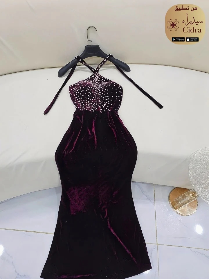 فستان قطيفة كوري بقصة أنيقة - Image 3