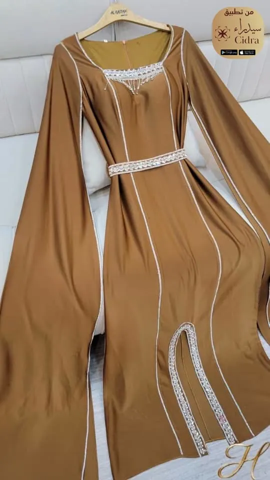 فستان ليساء بقصة أنثوية بألوان ملكية - Image 5