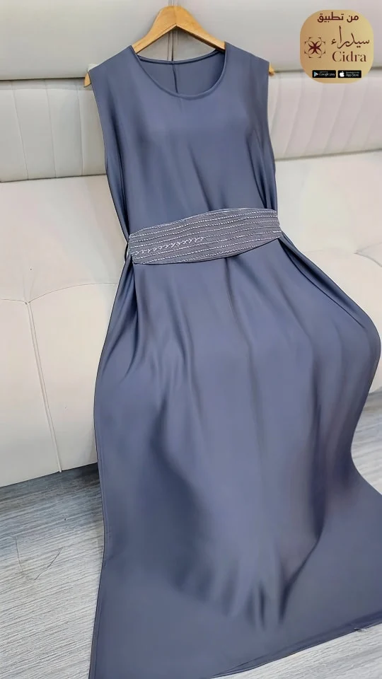 فستان ساتان بتطريز خرز كوري بألوان متعددة - Image 23