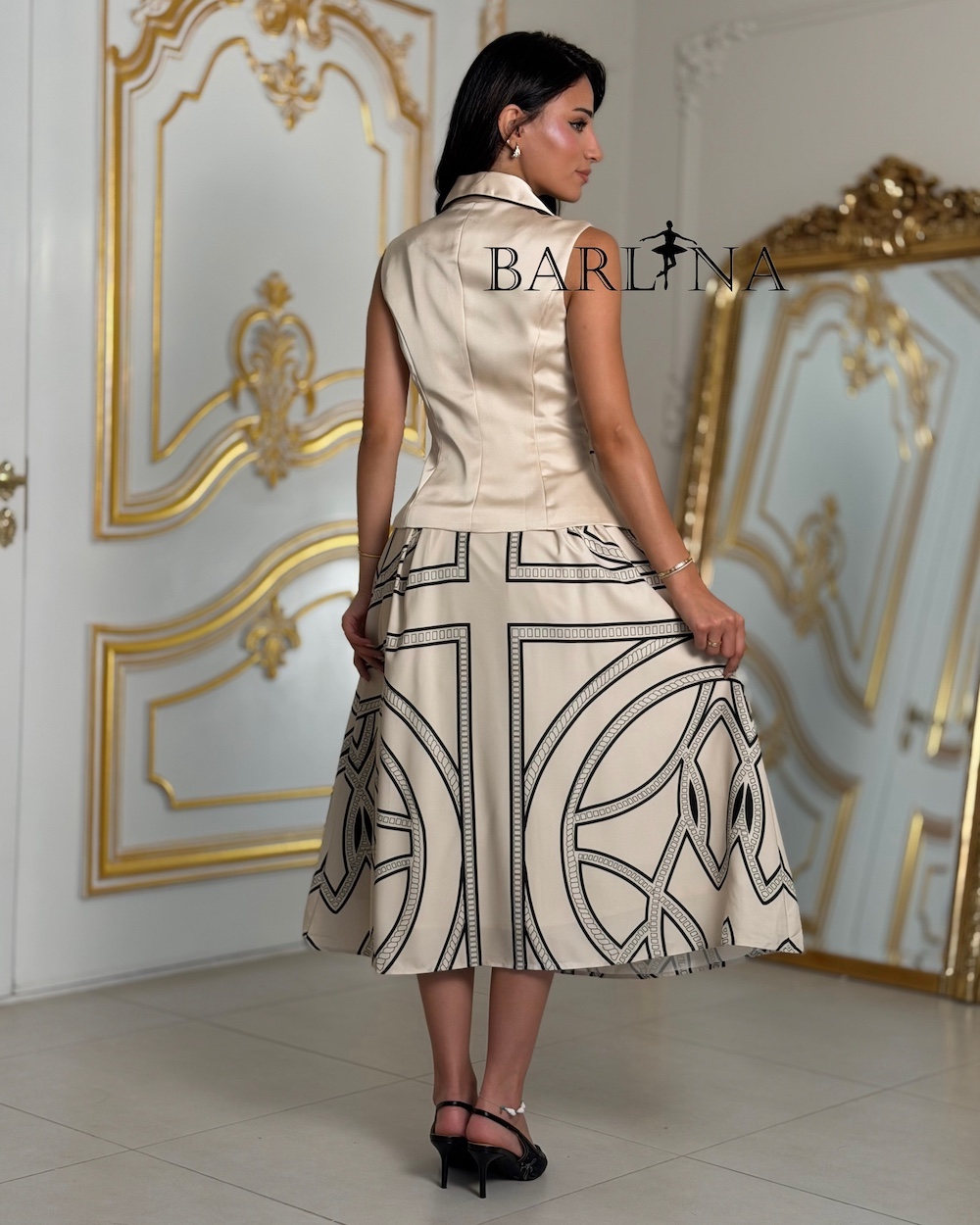 طقم قطعتين بيج ميدي بنقوش سوداء - Image 3