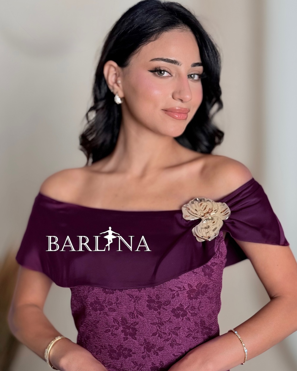 فستان ميدي بقصة حورية بياقة منسدلة - Image 5